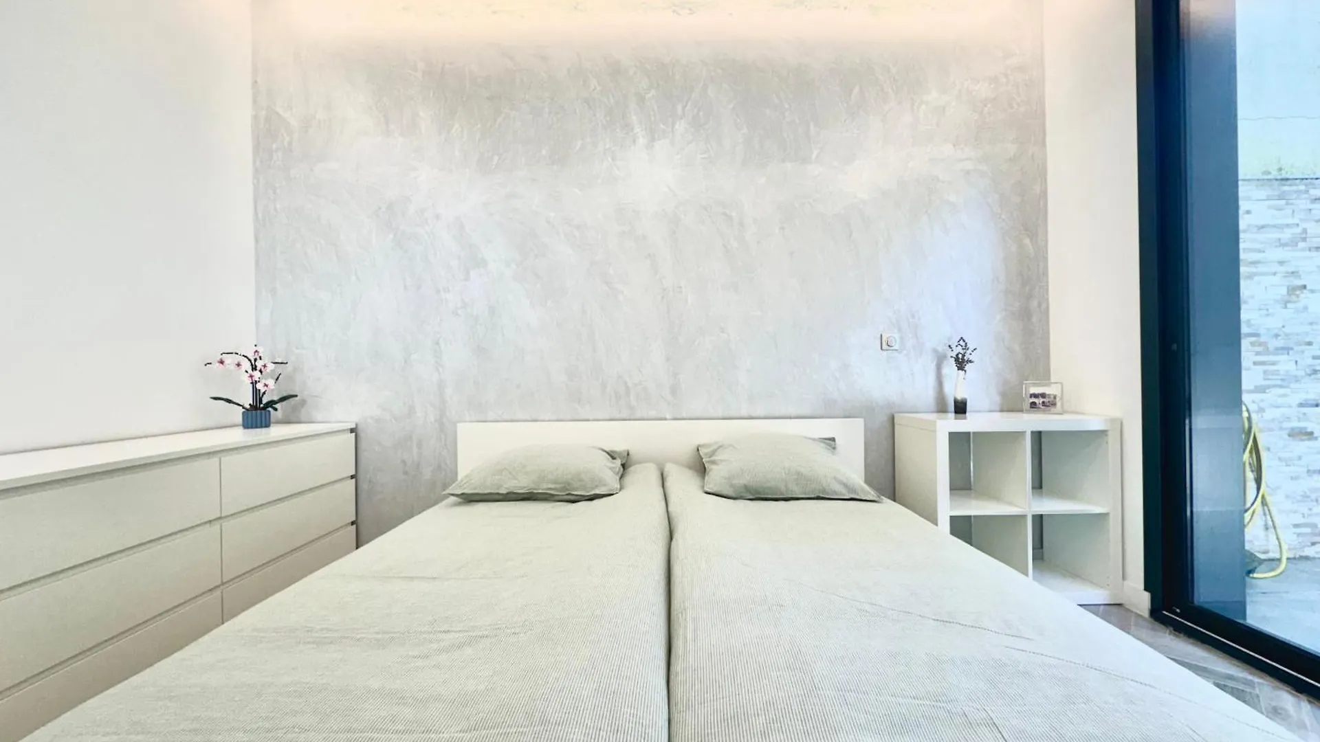 Holiday home Maison De Verdure Proche De Paris Bagneux